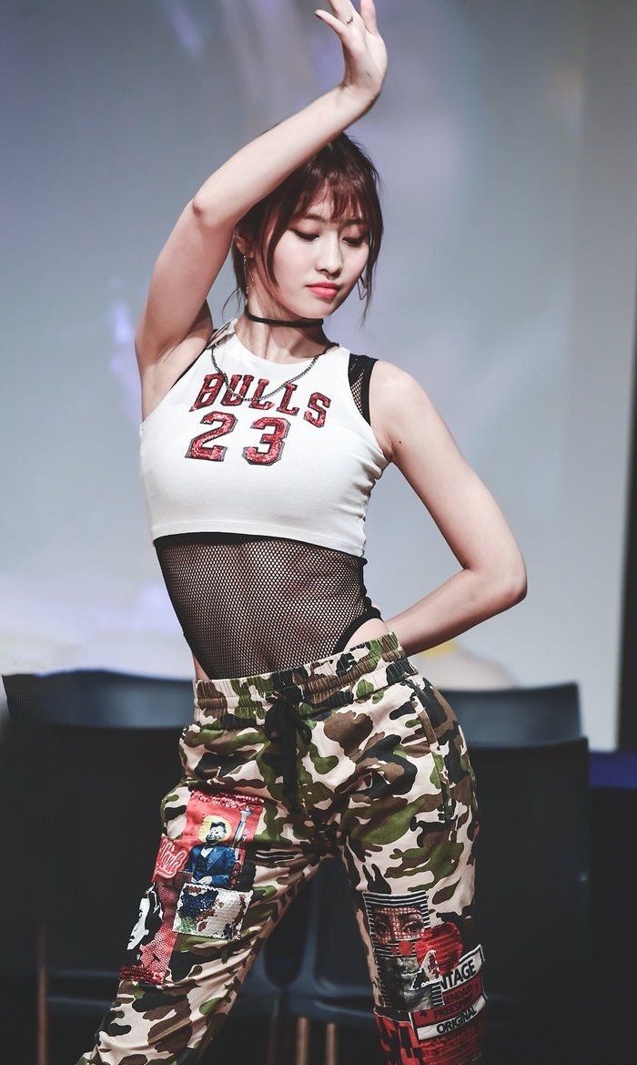 TWICE dazzling the crowd with their stunning, glittery stage outfits at their 2025 tour.