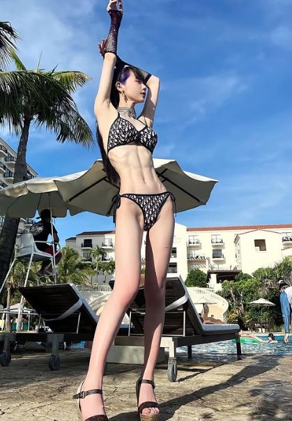 ゆりにゃ水着おっぱいエロ画像
