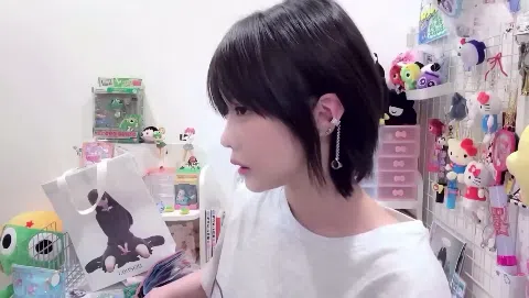 あのちゃん髪の毛かきあげ