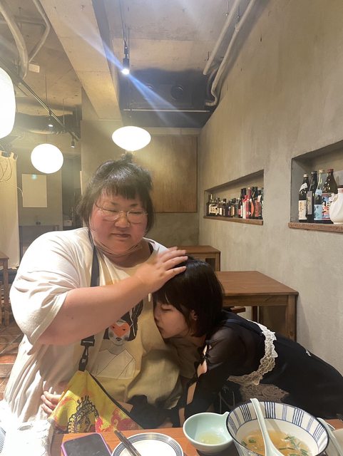 巨乳を揉みしだくあのちゃん