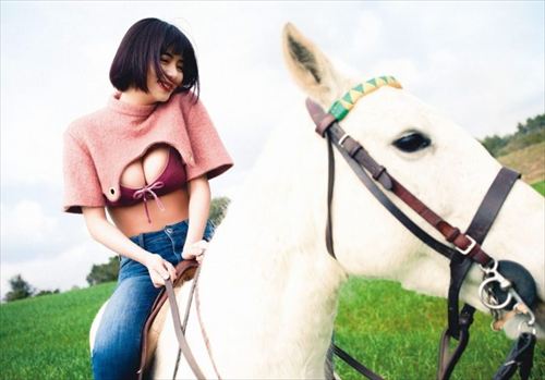 池田エライザの抜けるおっぱいエロ画像