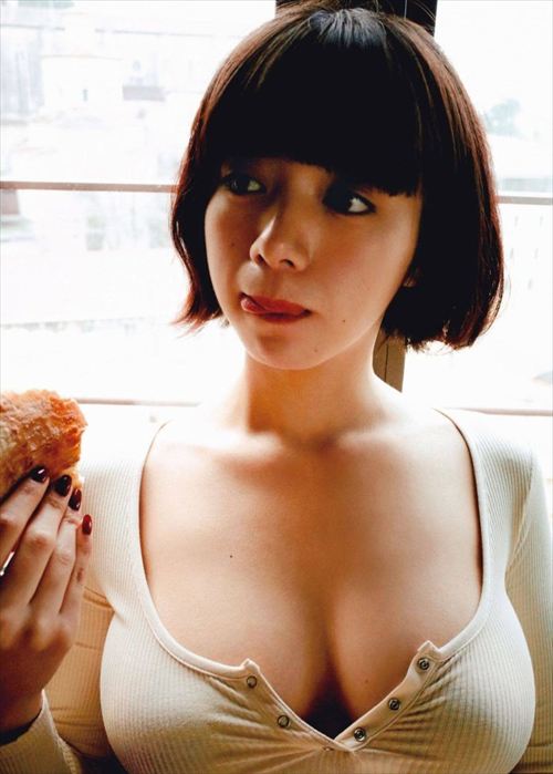 池田エライザの抜けるおっぱいエロ画像