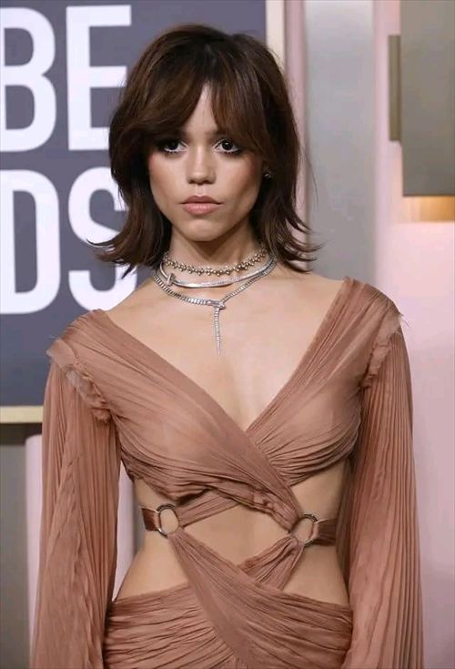 ジェナ・オルテガ抜けるおっぱいエロ画像