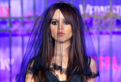 ジェナ・オルテガ抜けるおっぱいエロ画像