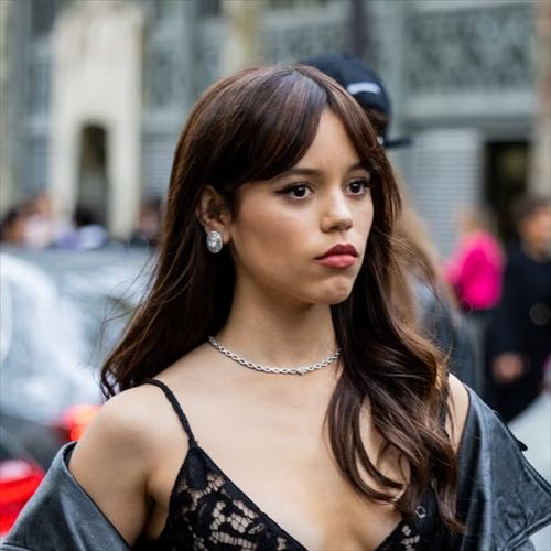 ジェナ・オルテガ抜けるおっぱいエロ画像