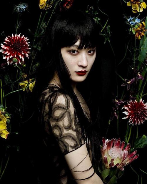 コムアイエロ画像