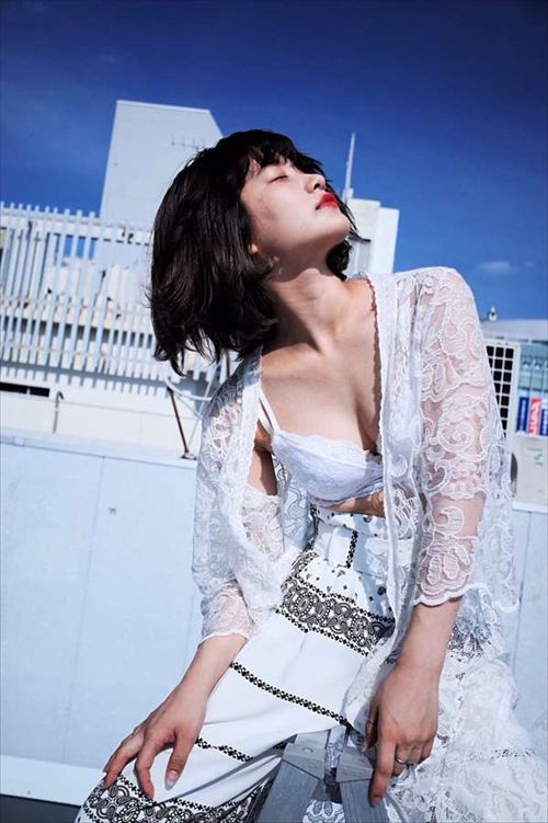 コムアイエロ画像