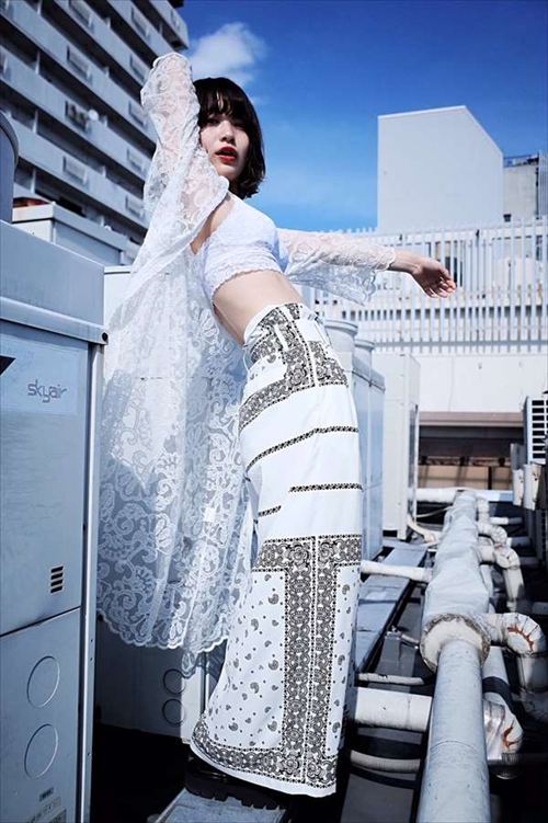 コムアイエロ画像