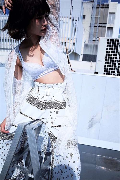 コムアイエロ画像