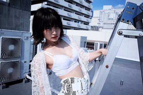 コムアイエロ画像