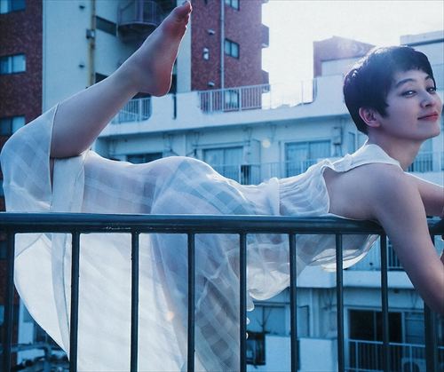 コムアイエロ画像