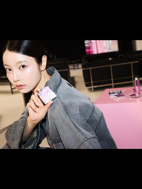 向里祐香の透明感と美しさが輝くグラビア写真