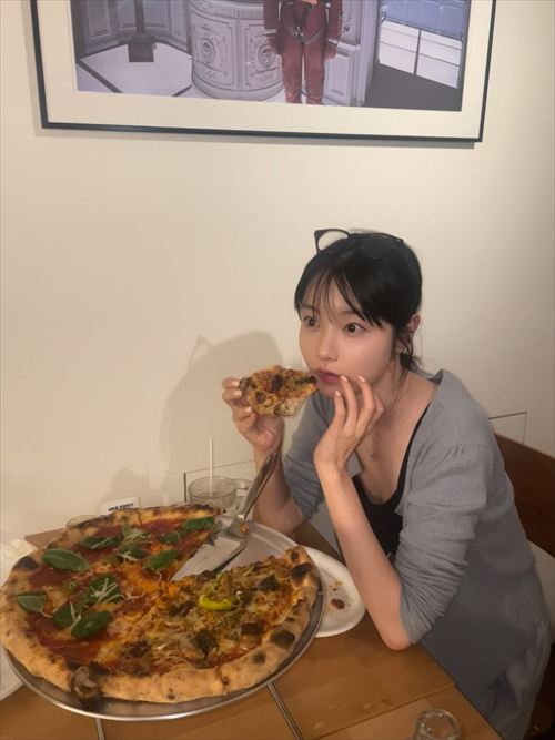 『愛なのに』で向里祐香が演じる美樹の魅力的なポートレート