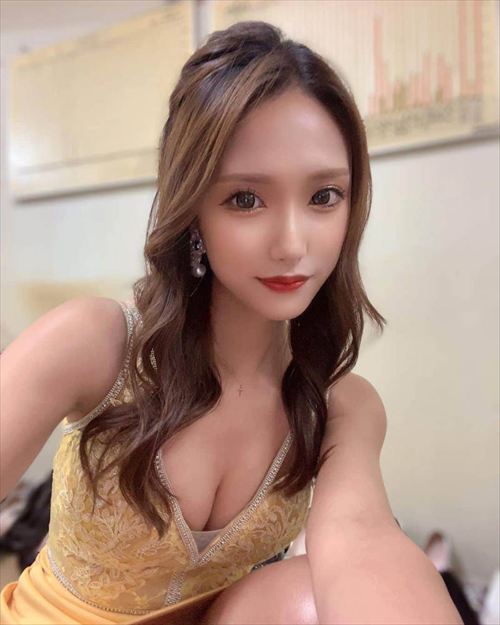 キャバ嬢の抜ける谷間エロ画像