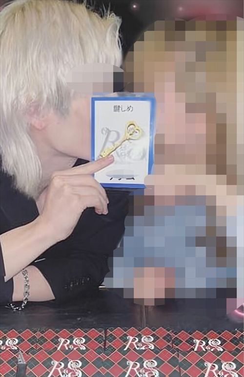 メンズ 地下アイドル ファン 胸揉み エロ キス