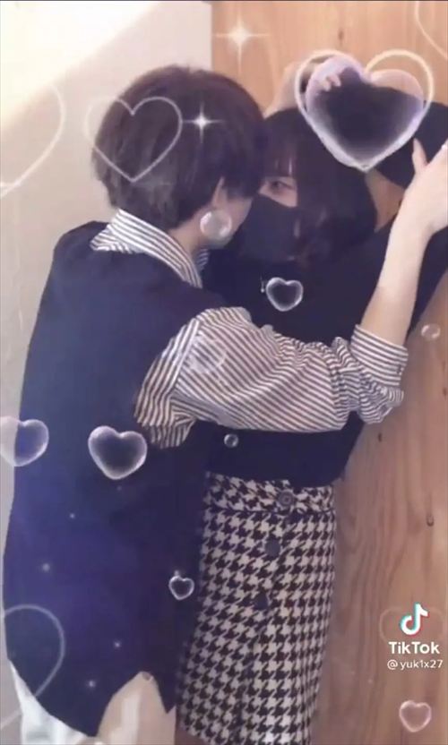 メンズ 地下アイドル ファン 胸揉み エロ キス