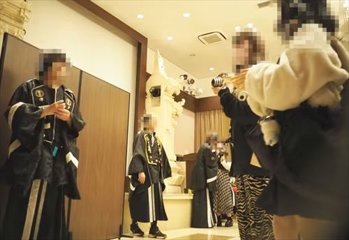 メンズ 地下アイドル ファン 胸揉み エロ キス