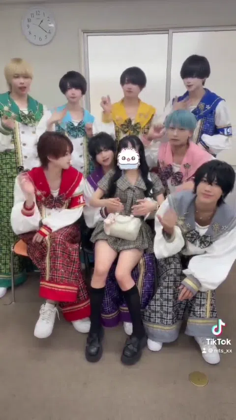 メンズ 地下アイドル ファン 胸揉み エロ