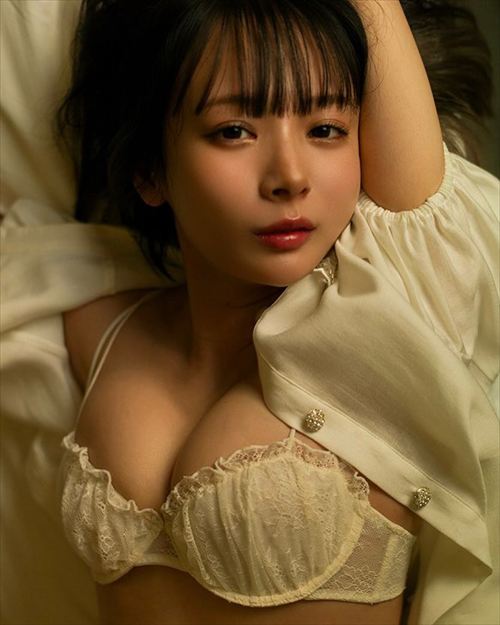 プロ雀士・岡田紗佳下着おっぱいエロ画像