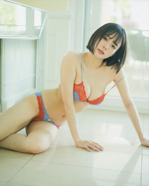 プロ雀士・岡田紗佳下着おっぱいエロ画像