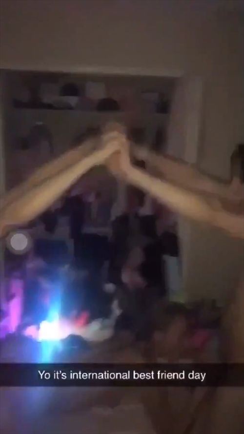大学生集団セックス乱交エロ画像