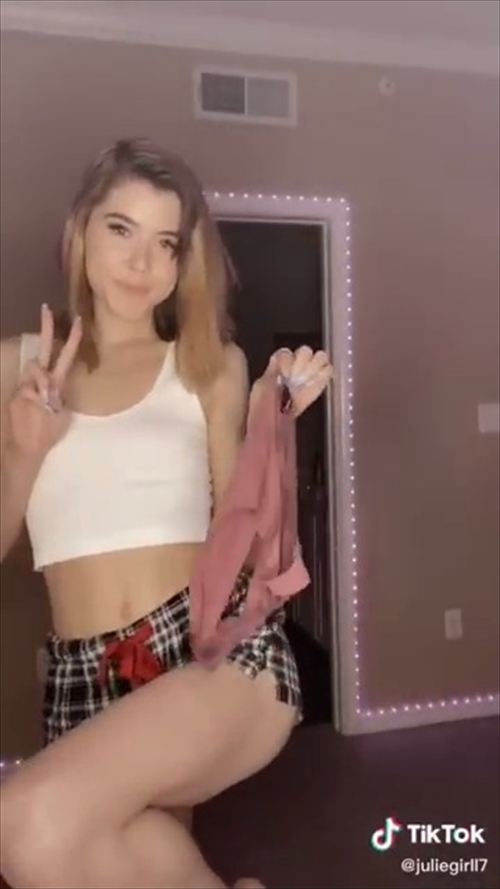 TikTokパンツ脱ぎチャレンジエロい