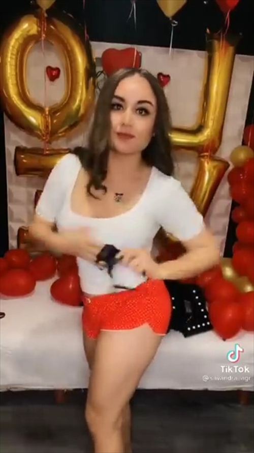 TikTokパンツ脱ぎチャレンジエロい