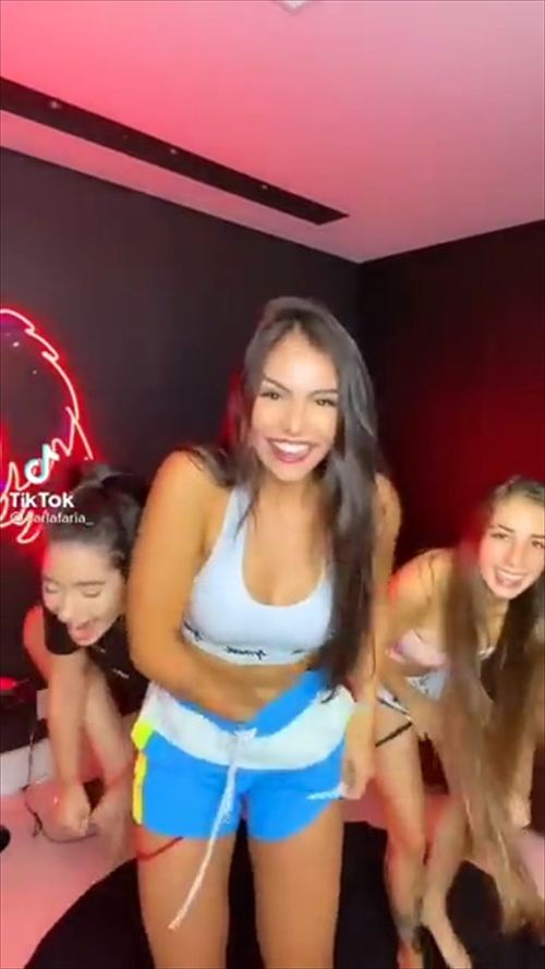 TikTokパンツ脱ぎチャレンジエロい