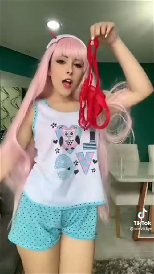 TikTokパンツ脱ぎチャレンジエロい