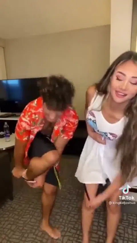 TikTokパンツ脱ぎチャレンジエロい