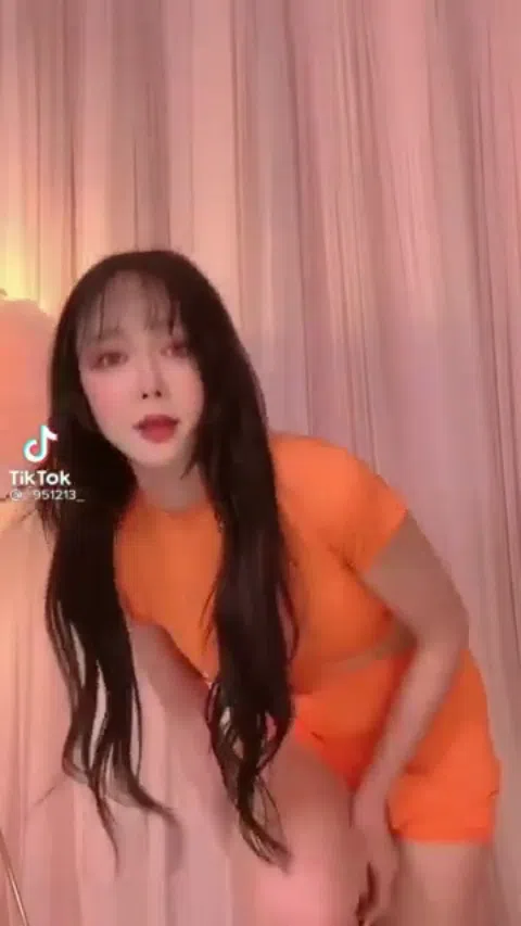 TikTokパンツ脱ぎチャレンジエロい