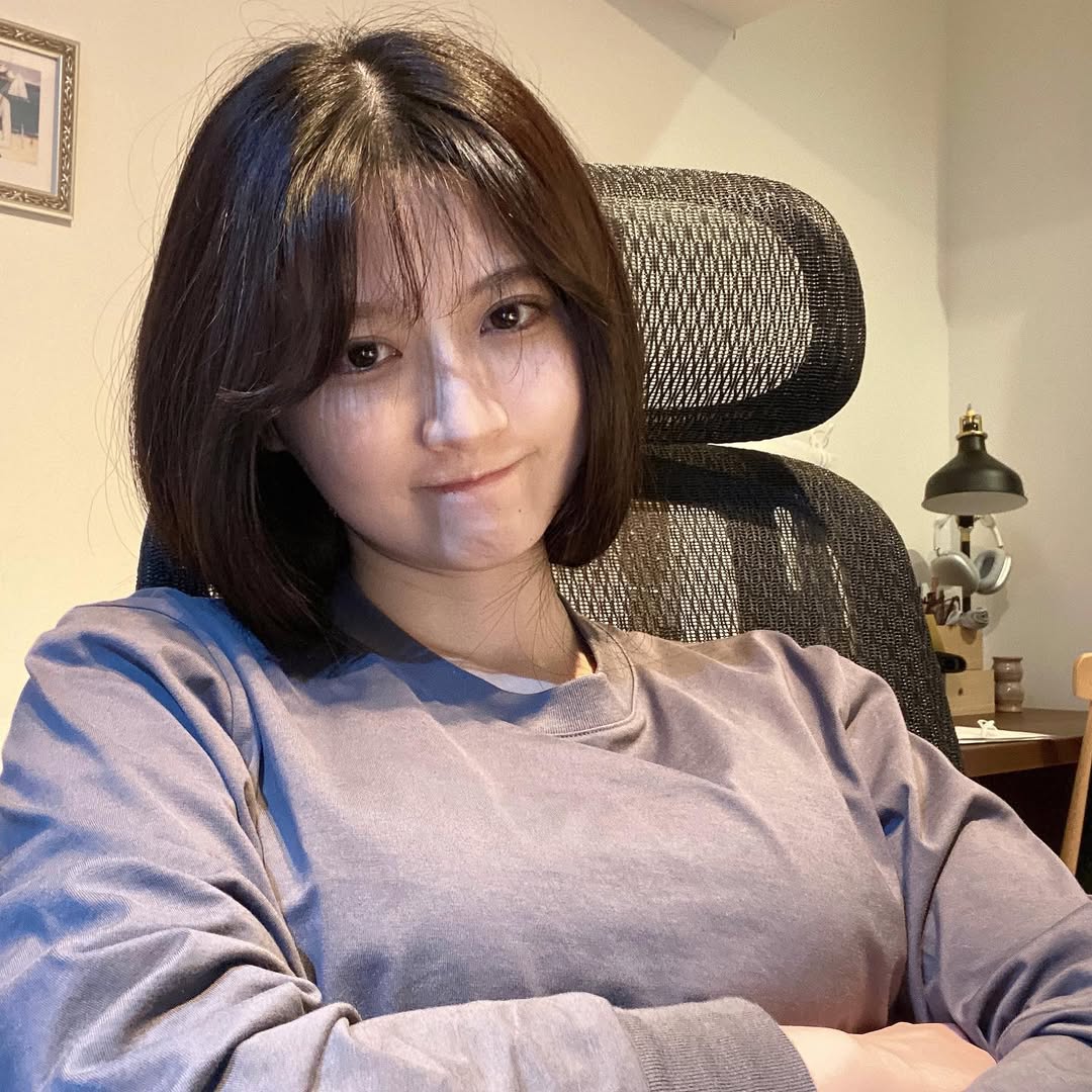 八田エミリおっぱいエロ画像