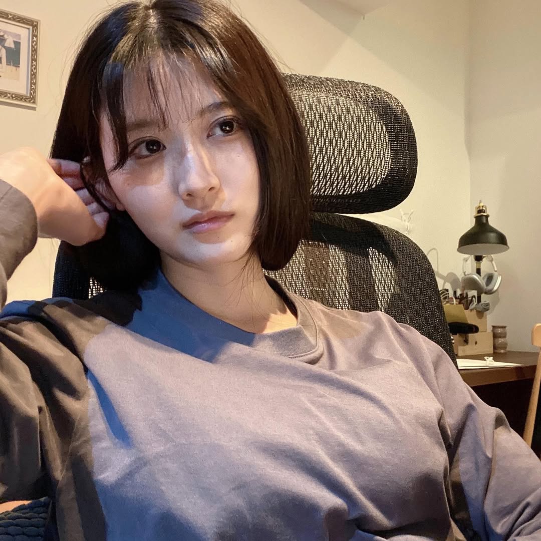 八田エミリおっぱいエロ画像