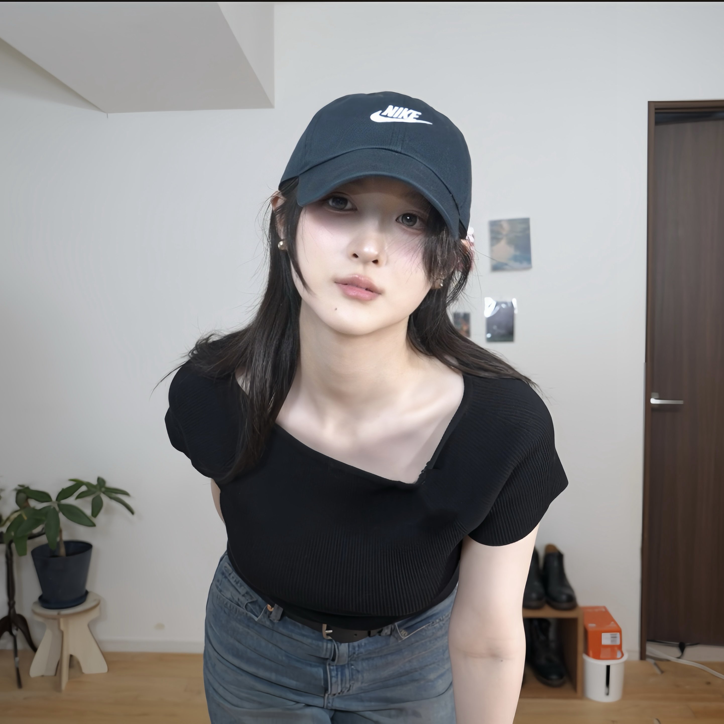 八田エミリおっぱいエロ画像