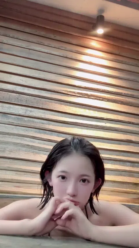 天木じゅんが写真集『あまぽち』で水着姿を披露、台湾で撮影されたグラビア画像