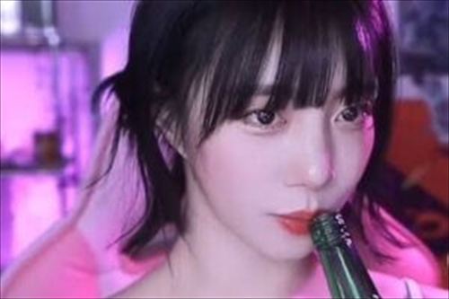 2025年9月ベラソニのフォトセッション、セクシーでエレガントなスタイル