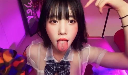 ベラソニが2025年9月撮影で大胆な魅力とモデルらしい美しさを披露