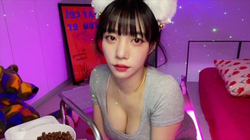 2025年9月ベラソニのフォトシュート、セクシーなスタイルで圧倒的な存在感