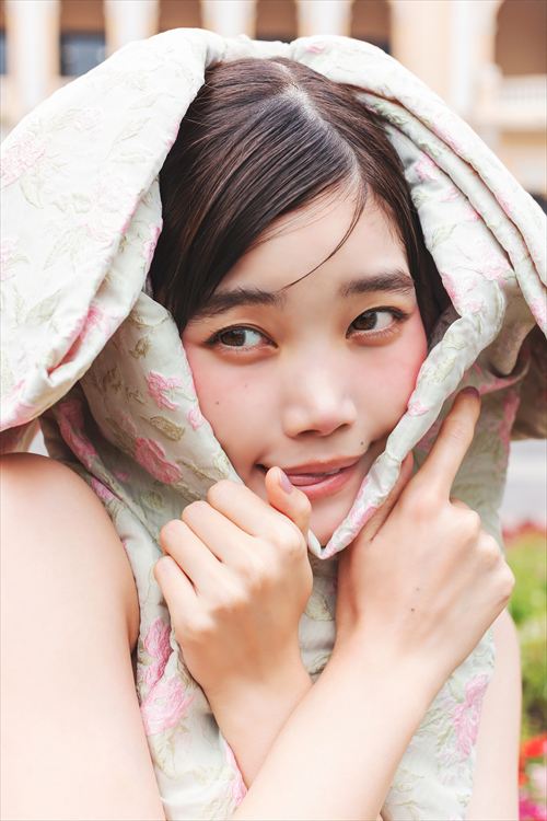 元BiSHセントチヒロ・チッチの写真集『千尋』先行カットの妖艶な姿