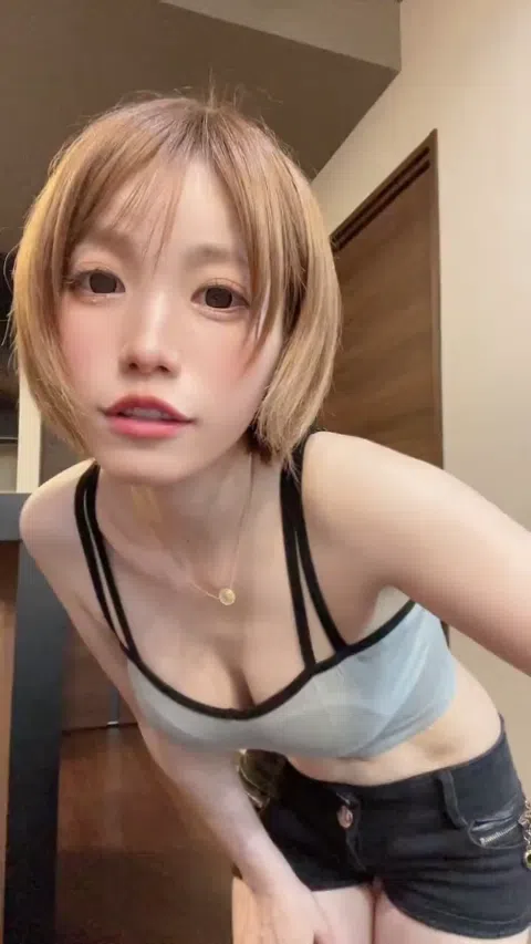 。☆ハル☆のセクシーなコスプレ姿、エロ動画配信での魅力的なシーン