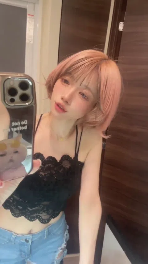 。☆ハル☆のエロ配信、セクシーな衣装で視聴者を魅了
