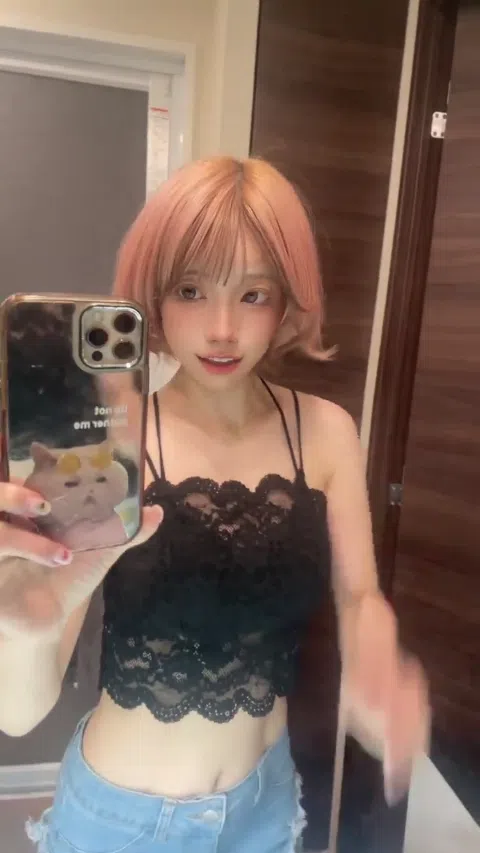 。☆ハル☆のコスプレ配信、えろい雰囲気でファンと交流