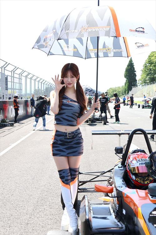 日南まみ 魅力的なレースクイーンスタイルのグラビア
