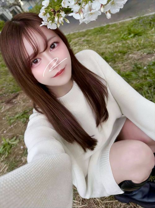 藤乃 えろ 自撮り 魅惑的なポーズ
