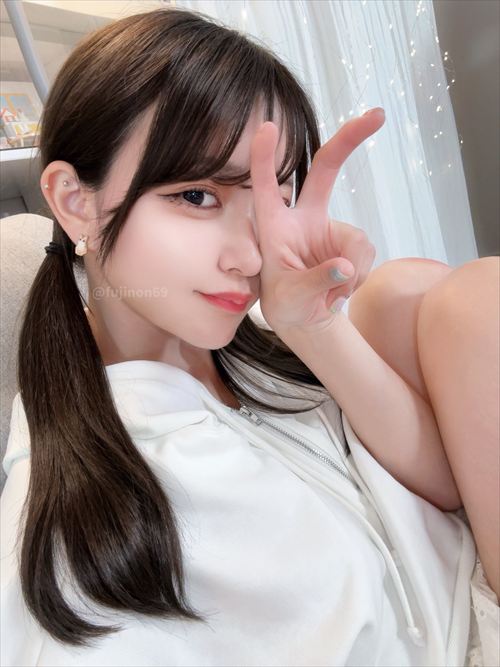 藤乃えろ 自撮り セクシーな表情