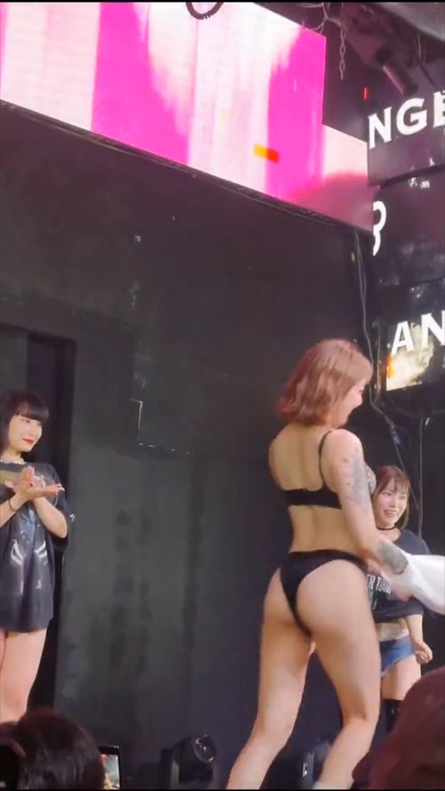 アイドルライブ生脱ぎエロステージ画像