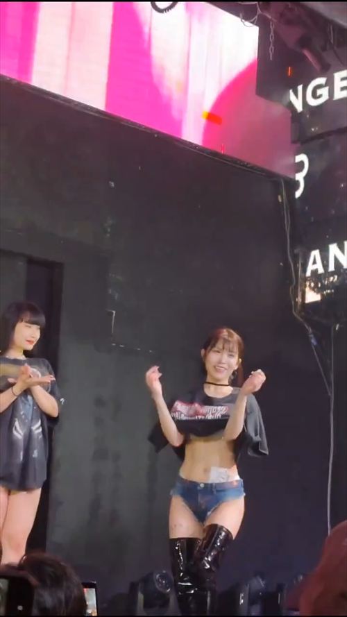 アイドルライブ生脱ぎエロステージ画像
