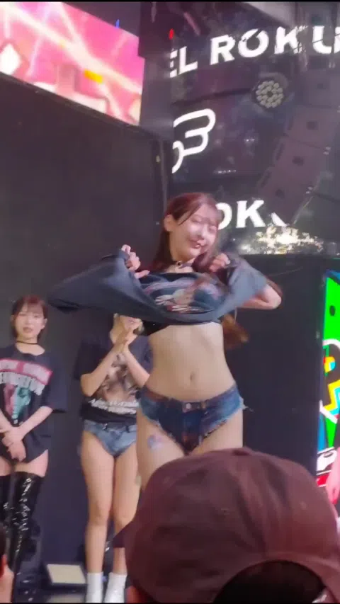 アイドルライブ生脱ぎエロステージ
