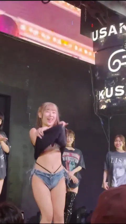 アイドルライブ生脱ぎエロステージ