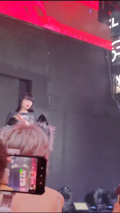 アイドルライブ生脱ぎエロステージ